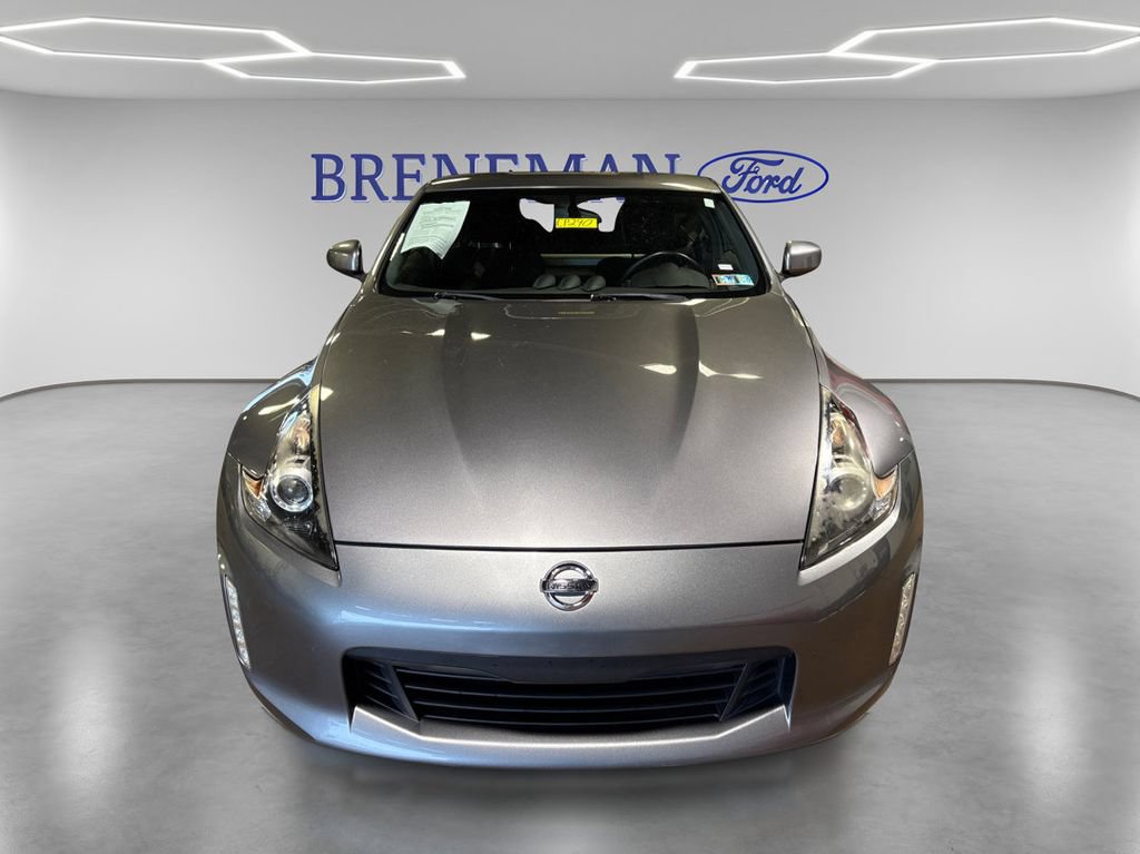 Used 2020 Nissan 370Z Coupe RWD image 2
