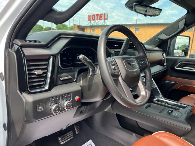 Used 2024 GMC Sierra 3500 Denali Ultimate AWD/4WD image 7
