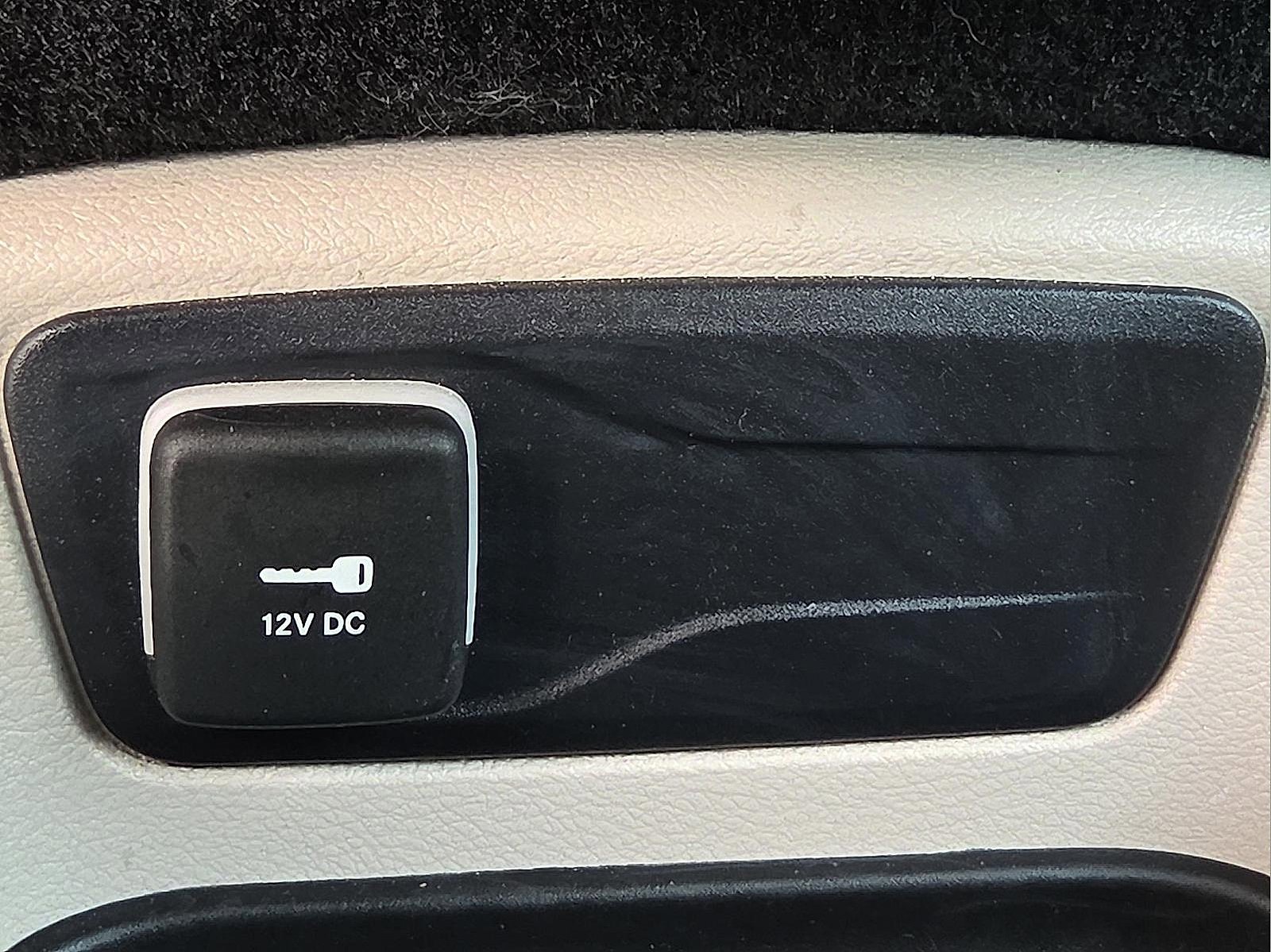 Used 2024 Chrysler Pacifica Touring-L image 18