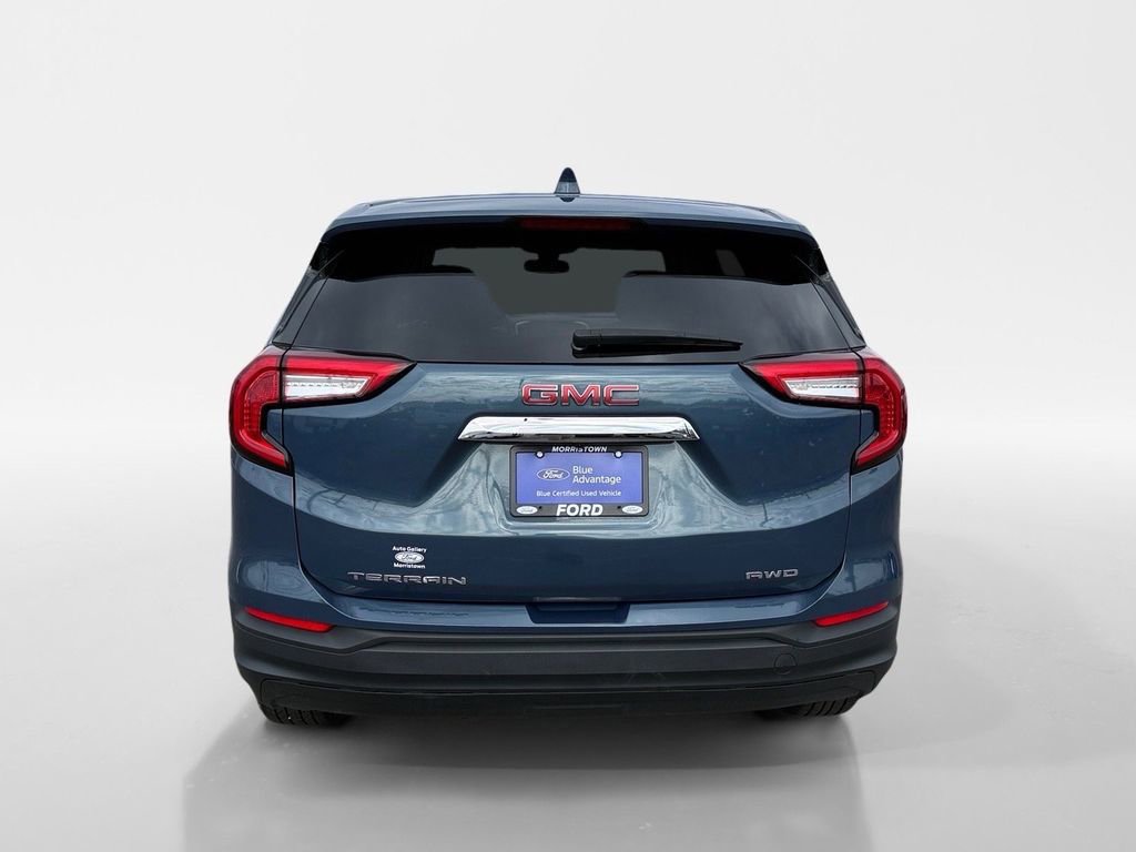 Used 2024 GMC Terrain SLE image 3