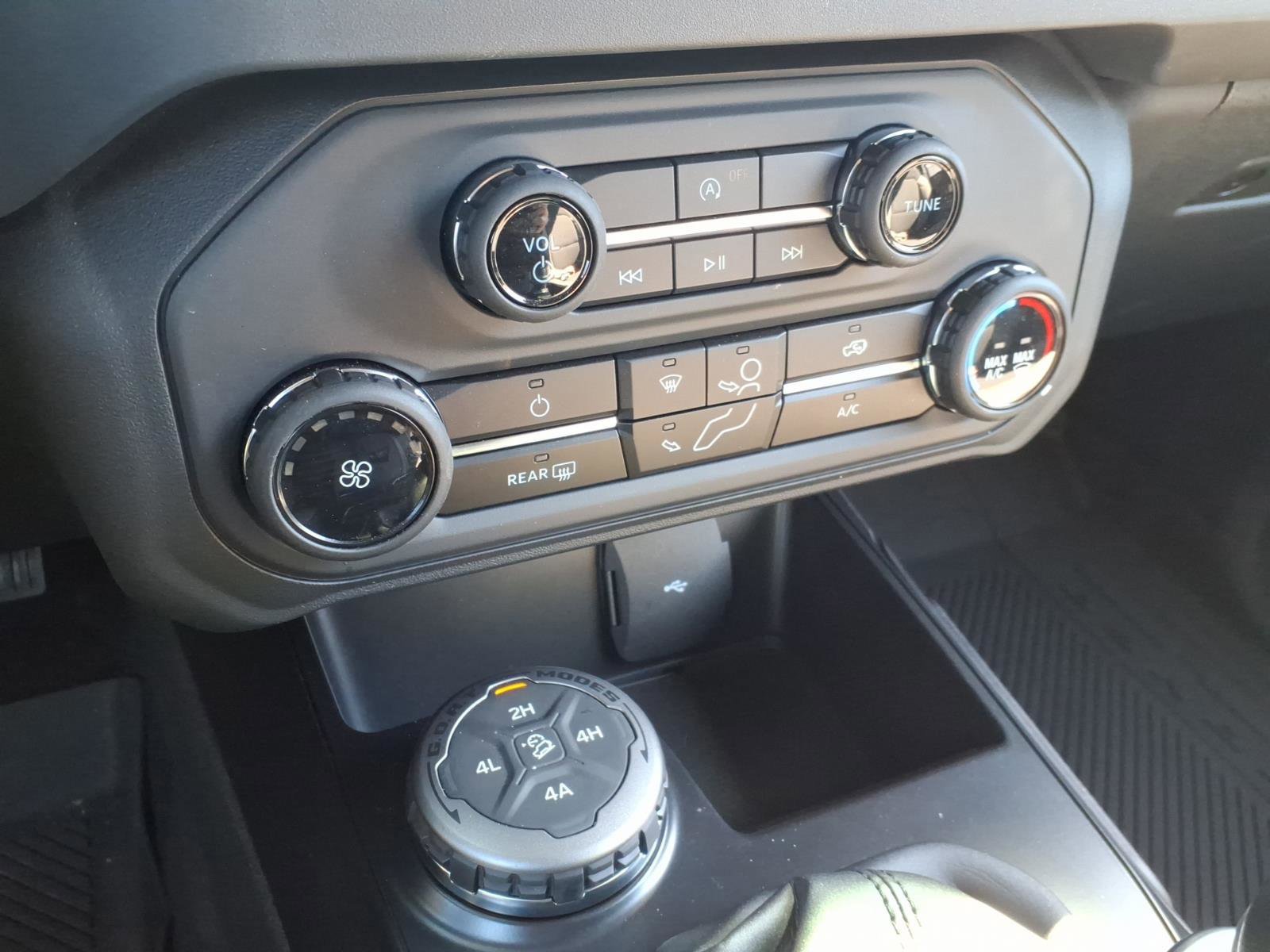 Certified 2025 Ford Bronco 2-Door w/ Sasquatch Package image 15