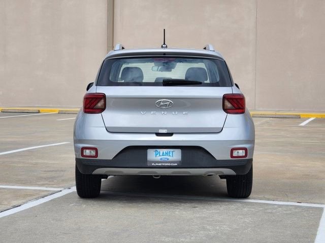 Used 2025 Hyundai Venue SEL FWD image 7