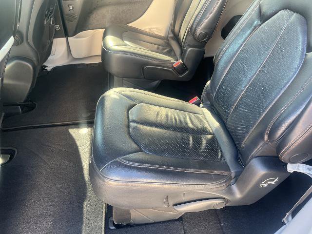 Used 2017 Chrysler Pacifica Touring-L Plus FWD image 10