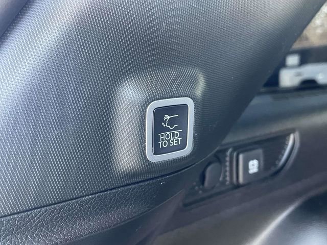 Used 2023 Jeep Grand Cherokee Limited w/ Black Appearance Package image 29