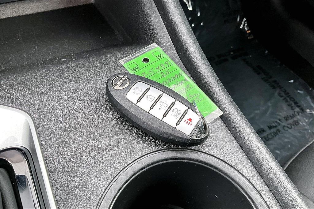 Used 2025 Nissan Altima 2.5 SV FWD image 12