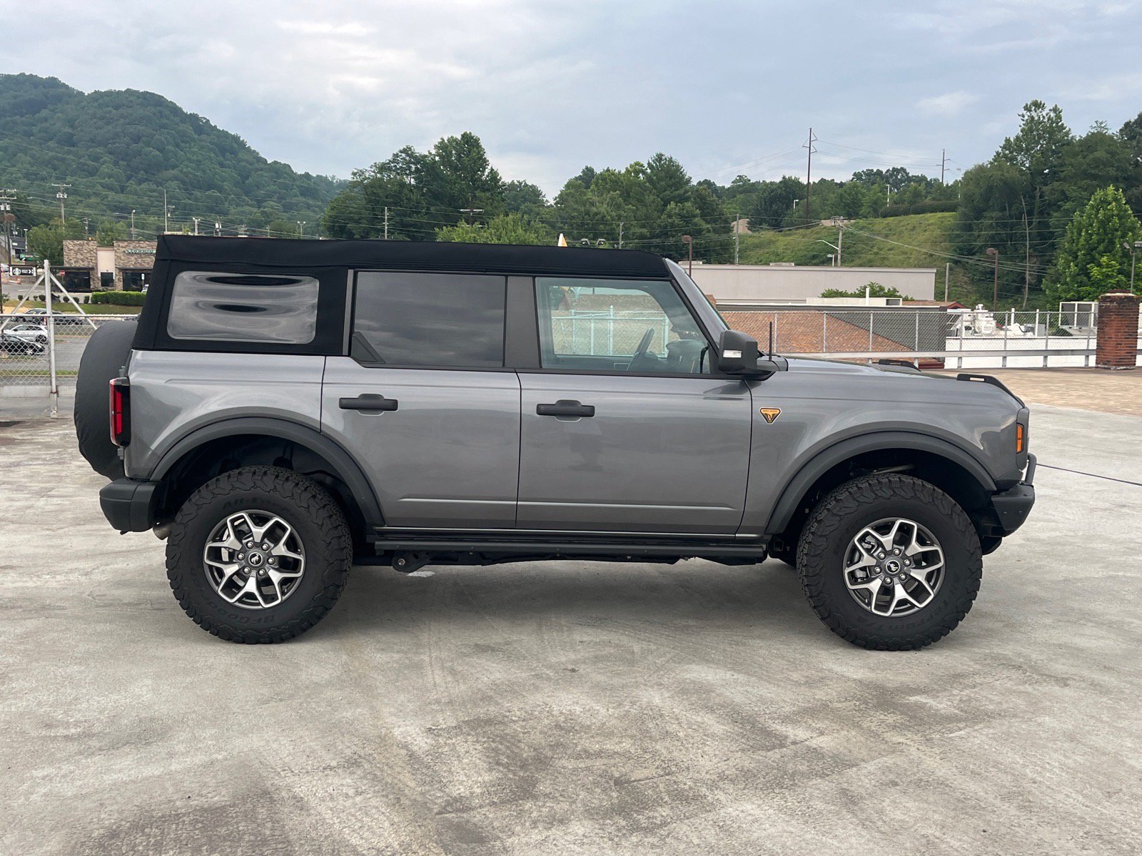 Certified 2024 Ford Bronco Badlands AWD/4WD image 2