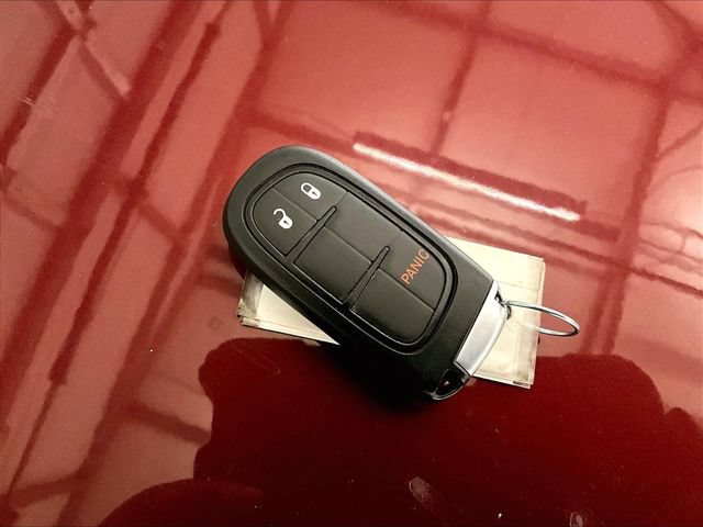 Used 2019 Jeep Cherokee Latitude Plus AWD/4WD image 9