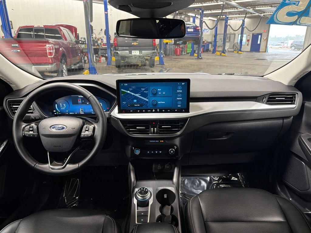 Certified 2025 Ford Escape Platinum AWD/4WD image 16