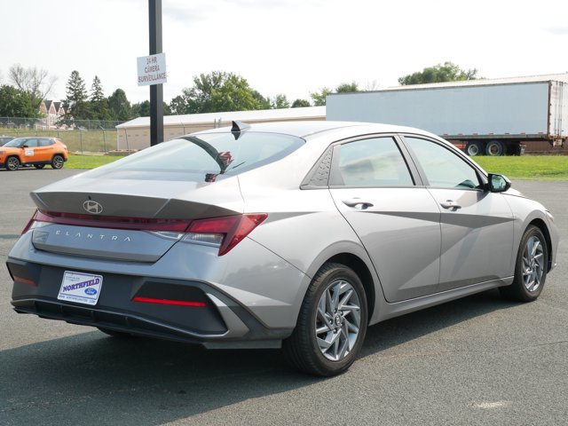 Used 2024 Hyundai Elantra SEL FWD image 8