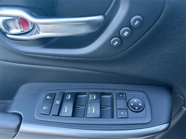 Used 2019 Jeep Cherokee Limited image 14