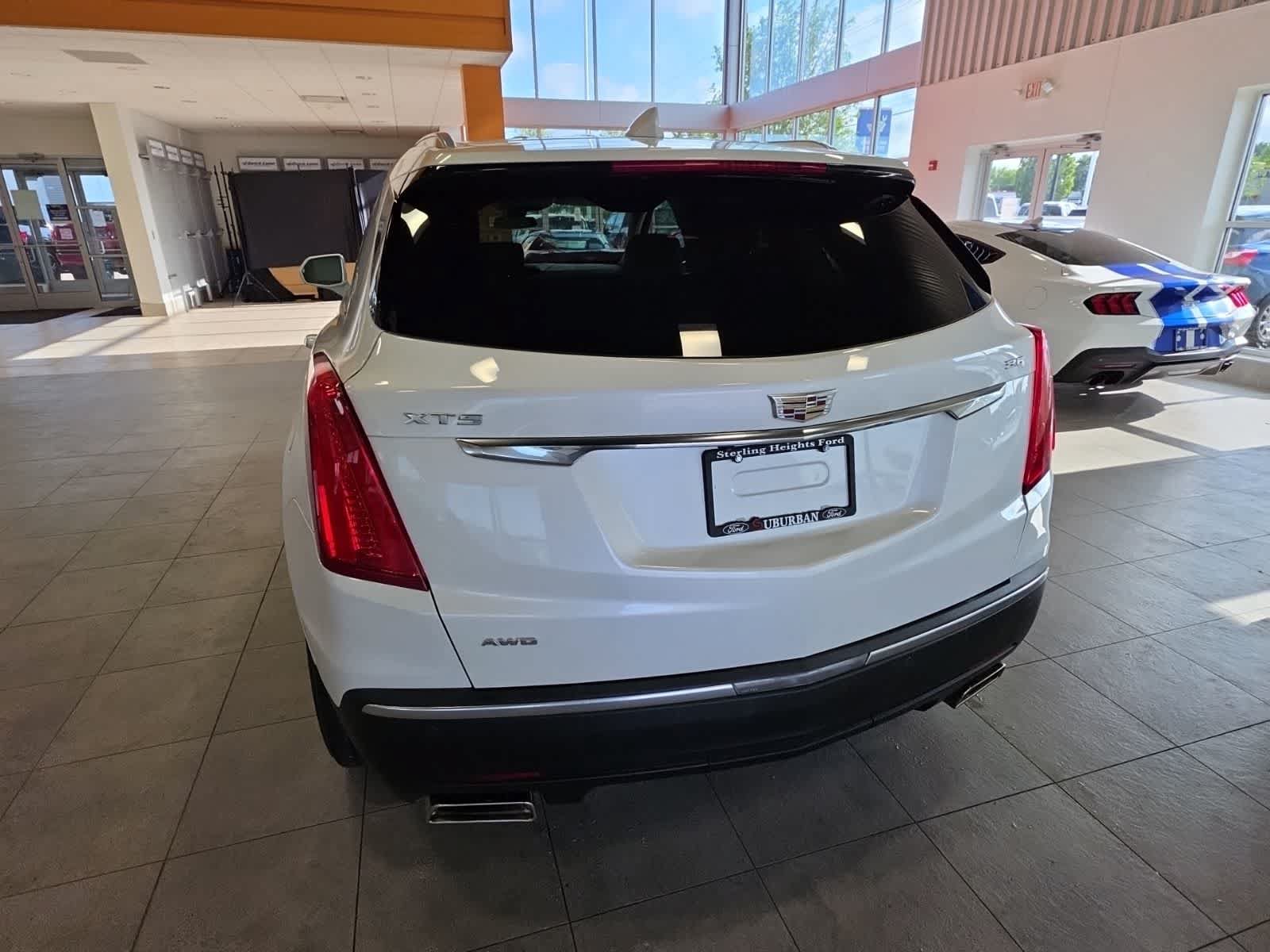 Used 2017 Cadillac XT5 Premium Luxury w/ Driver Assist Package AWD/4WD image 9