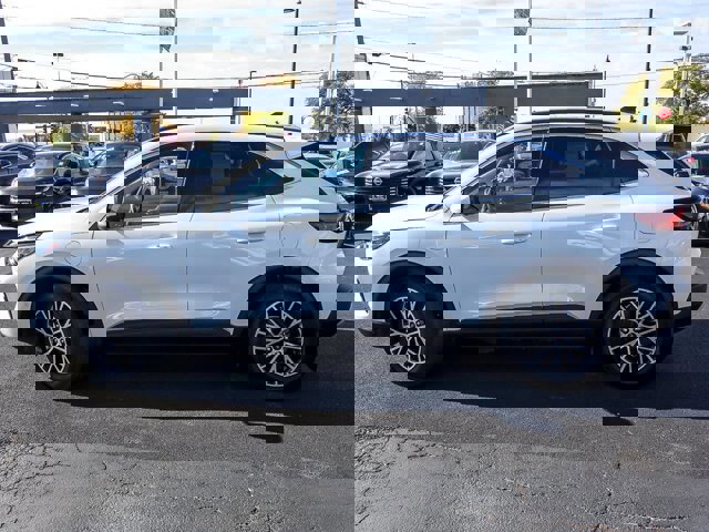 Certified 2023 Ford Escape SE w/ PHEV Premium Package image 3
