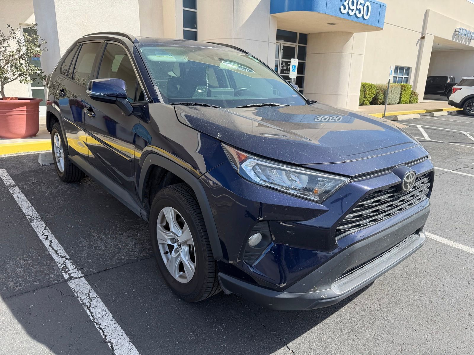 Used 2021 Toyota RAV4 XLE w/ Convenience Package FWD image 8