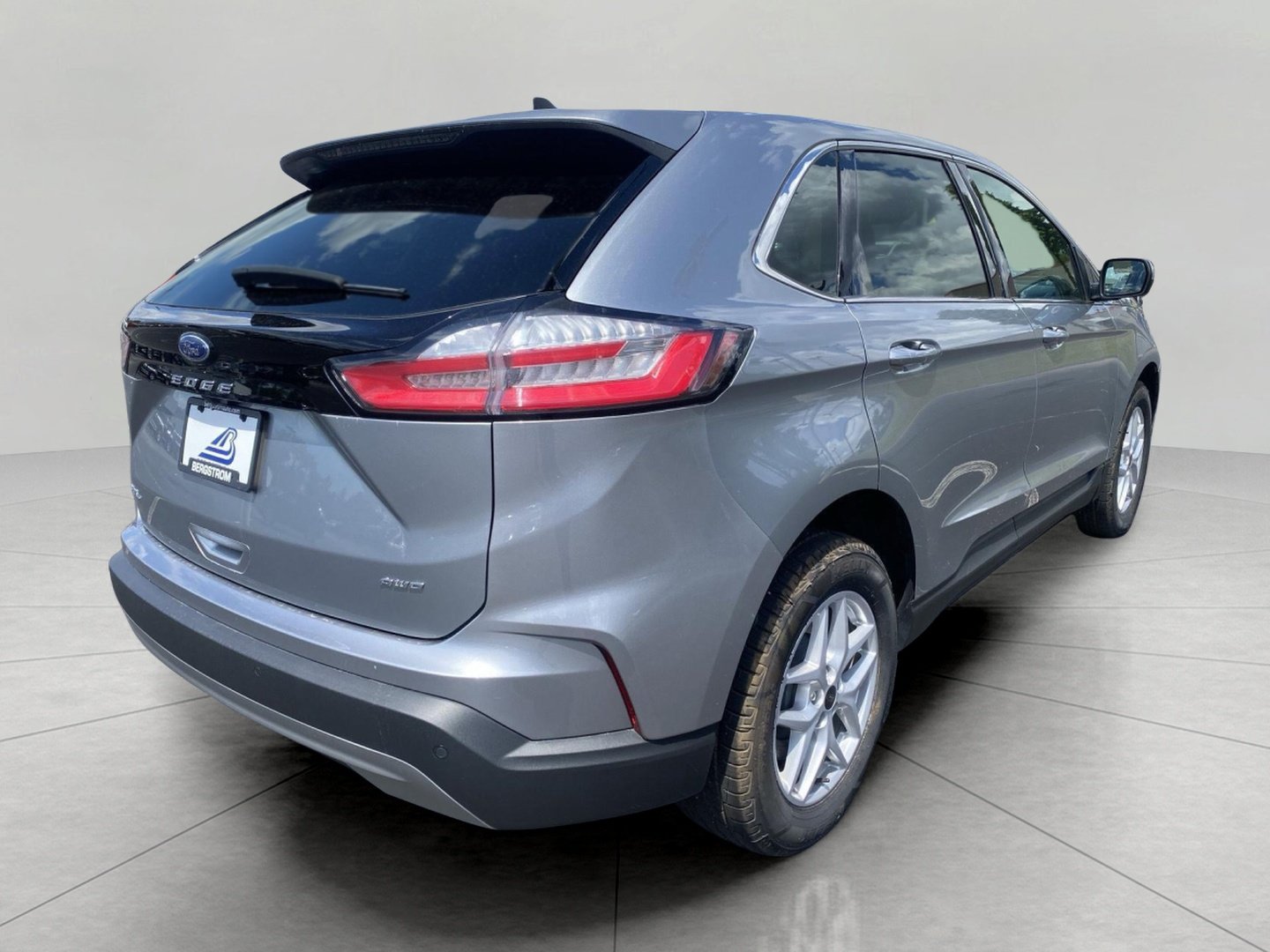 Certified 2024 Ford Edge SEL w/ Convenience Package AWD/4WD image 9