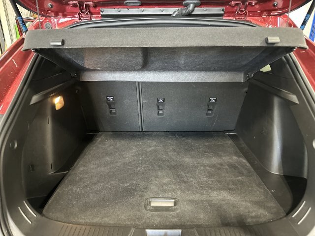 Used 2025 Chevrolet Trax RS FWD image 26