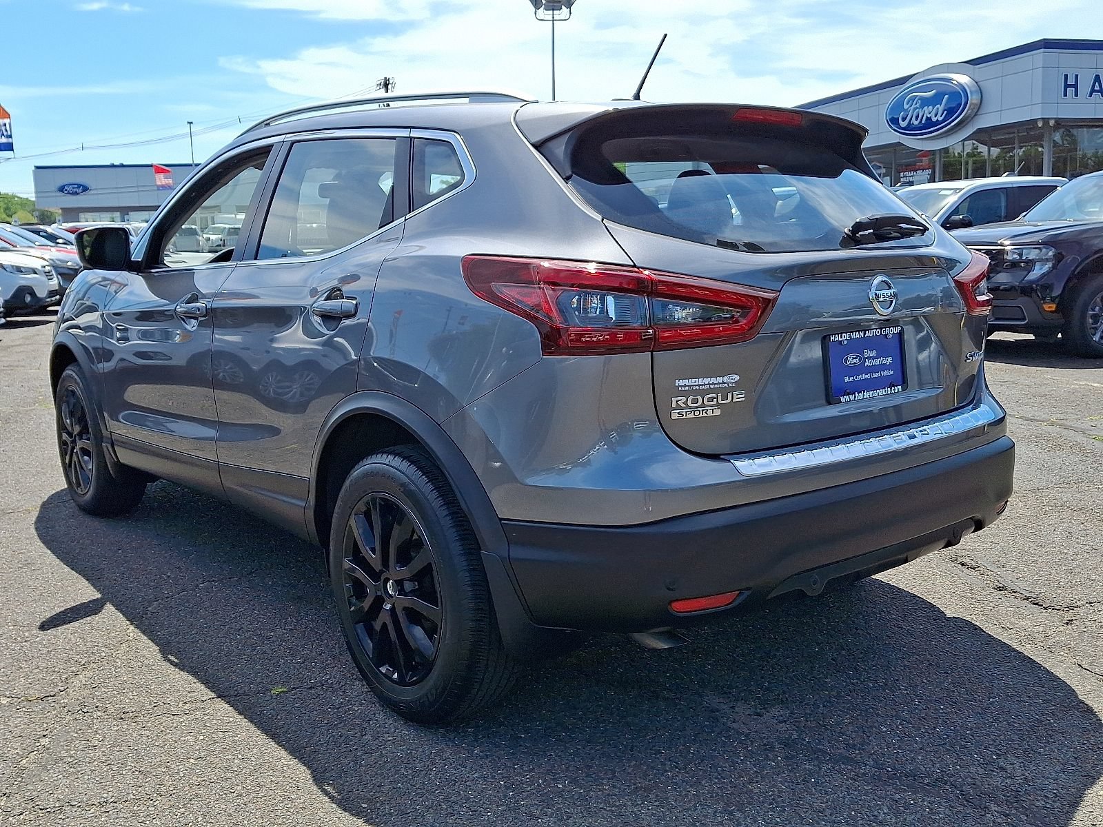 Used 2022 Nissan Rogue Sport SV w/ Technology Package AWD/4WD image 4