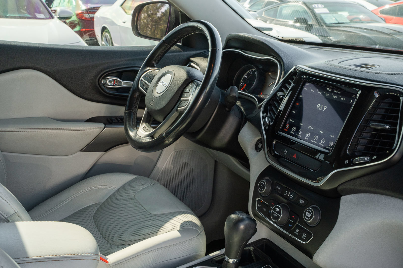 Used 2020 Jeep Cherokee Limited FWD image 13
