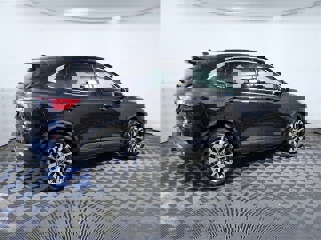 Certified 2022 Ford Escape Titanium w/ Class II Trailer Tow Package image 8