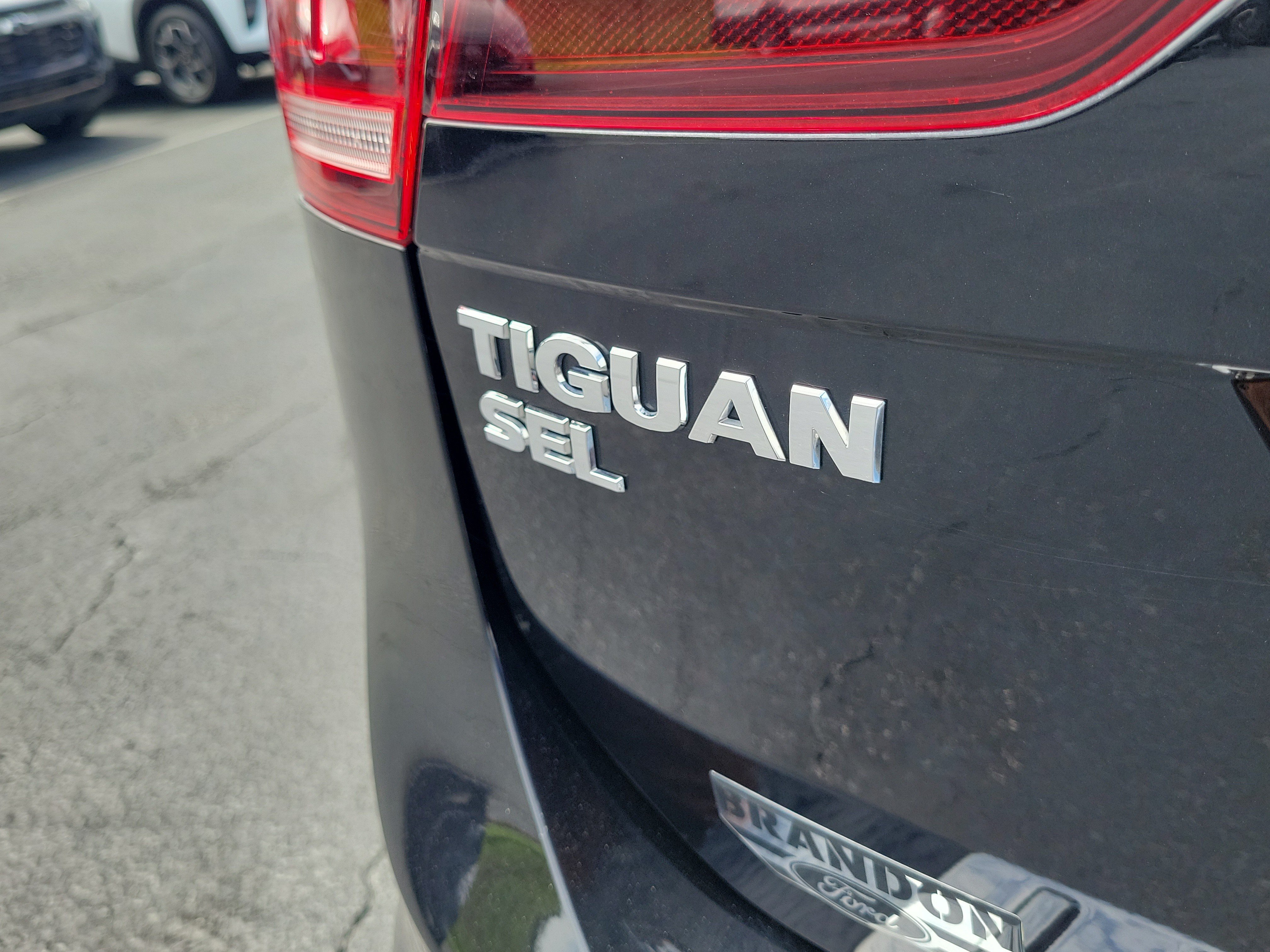 Used 2021 Volkswagen Tiguan SEL w/ 3rd Row Seat Package AWD/4WD image 9