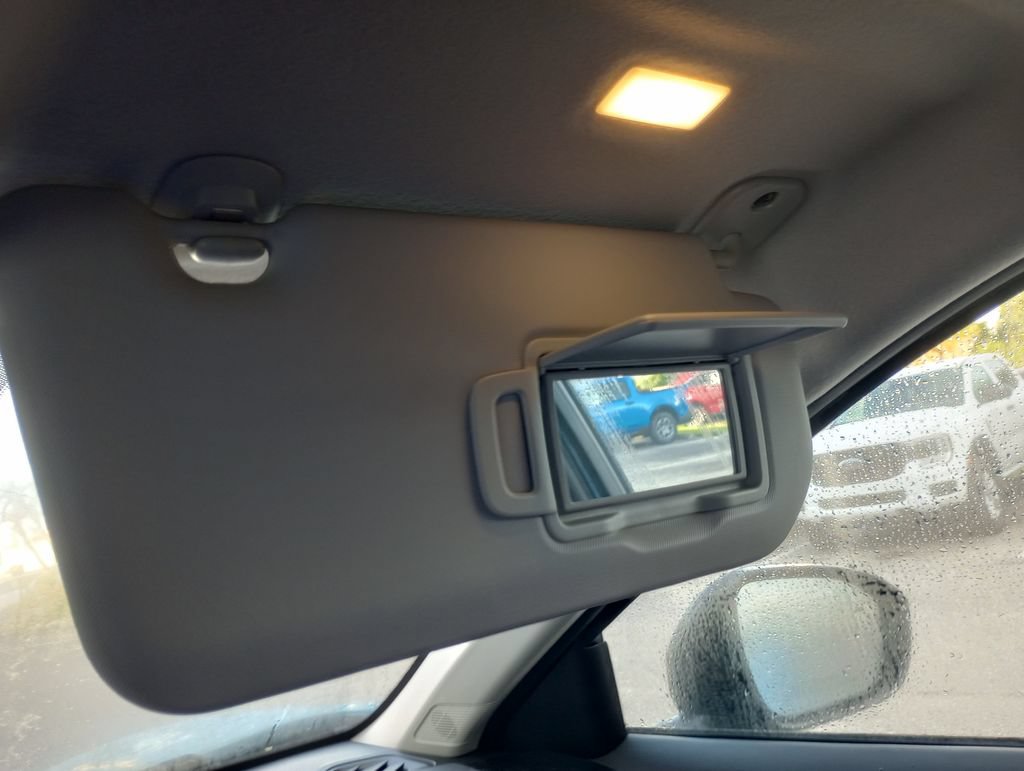 Used 2025 Nissan Kicks SR FWD image 28