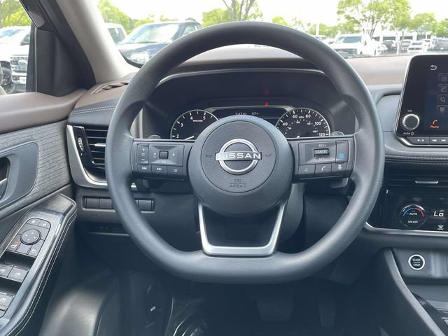 Used 2022 Nissan Rogue SV FWD image 8