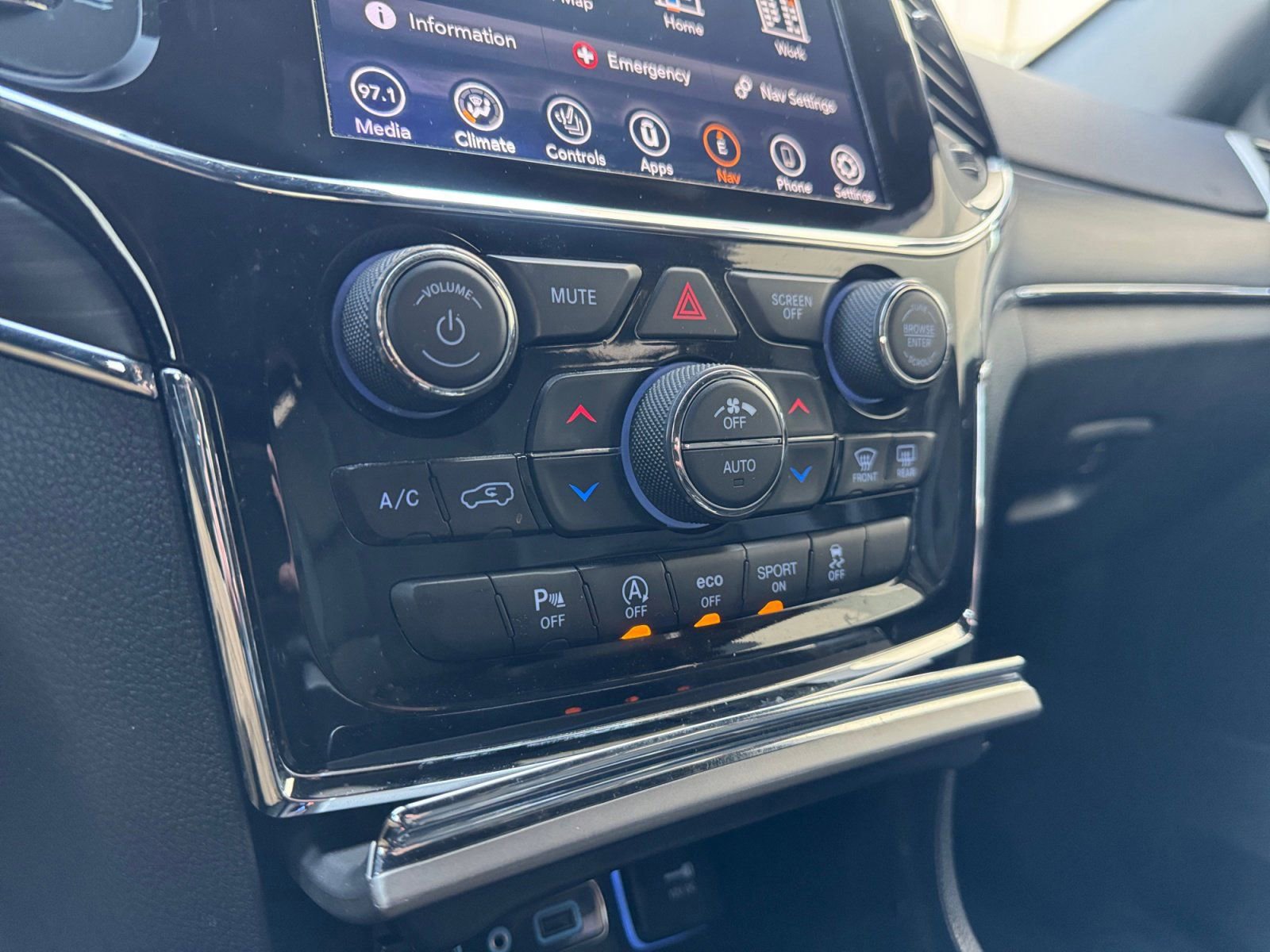 Used 2021 Jeep Grand Cherokee Limited w/ Premium Lighting Group image 23