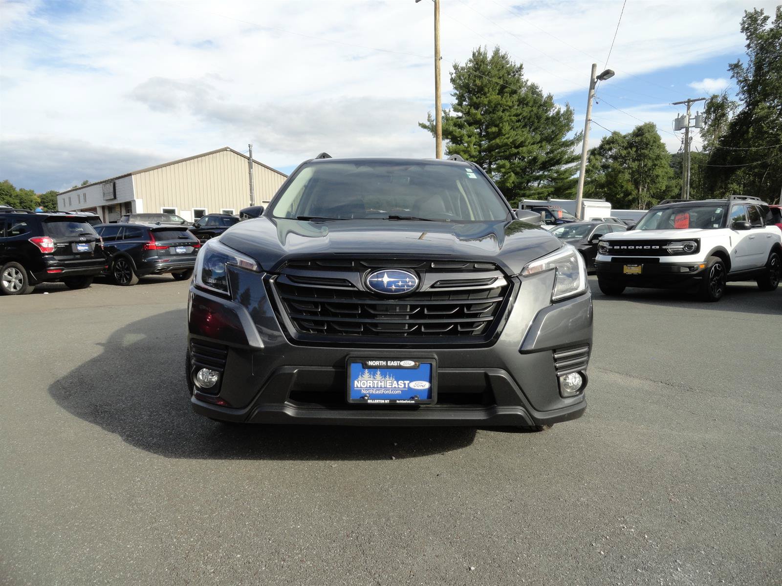 Used 2023 Subaru Forester Limited AWD/4WD image 2