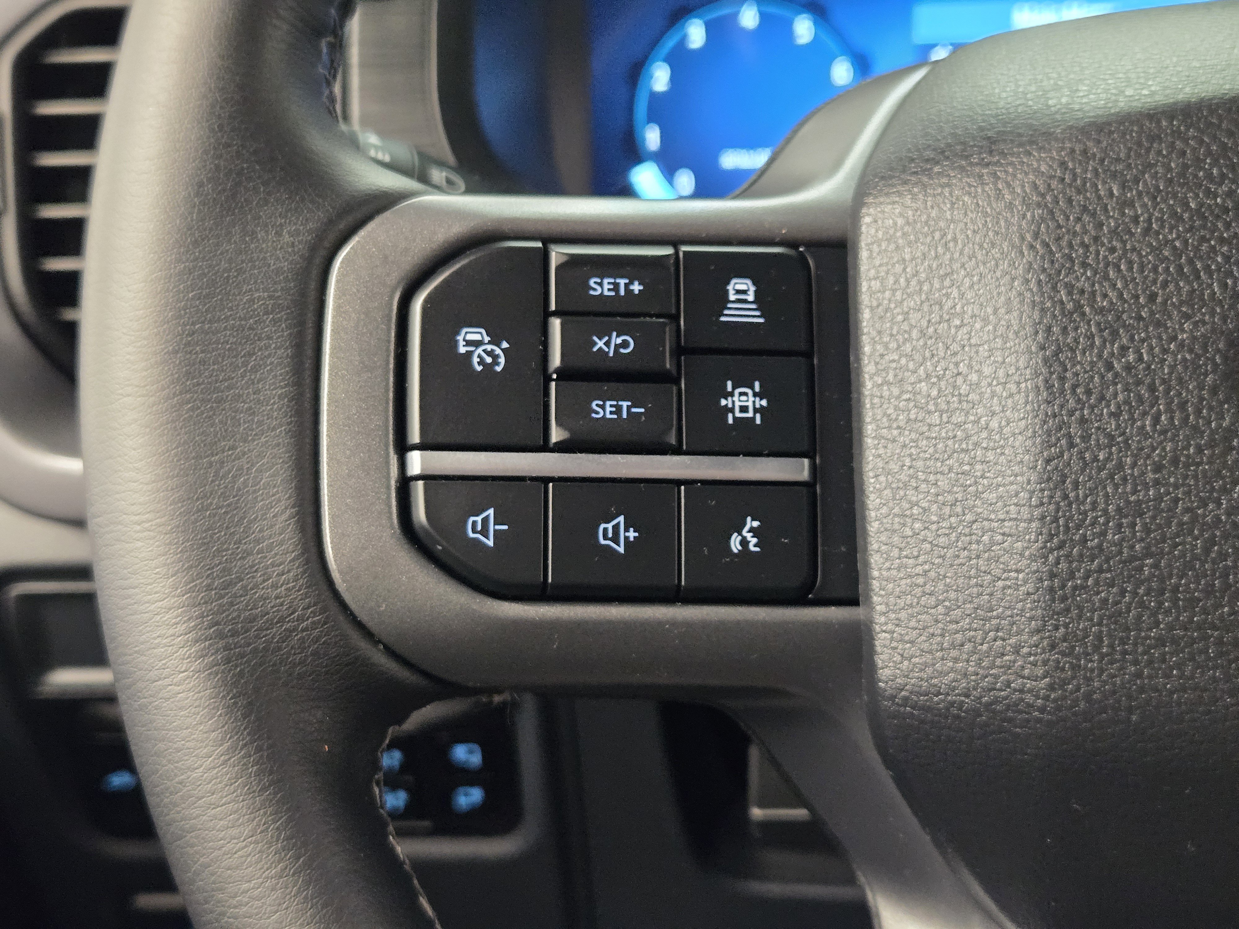 Certified 2025 Ford F150 XLT w/ Equipment Group 302A MID AWD/4WD image 28