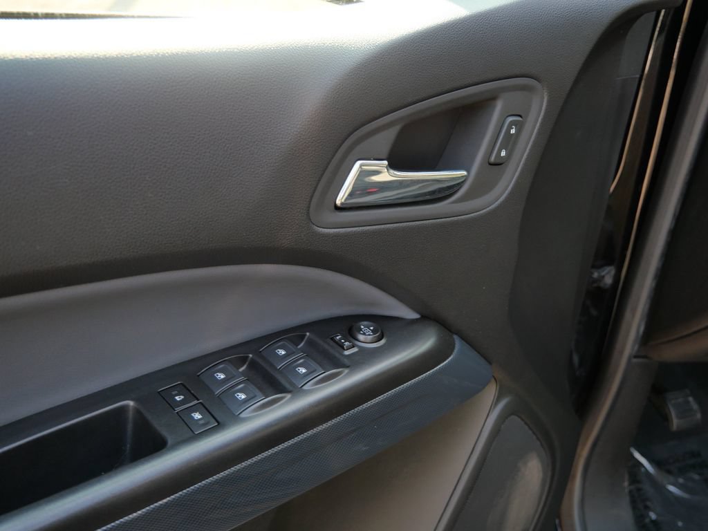 Used 2022 Chevrolet Colorado Z71 AWD/4WD image 16