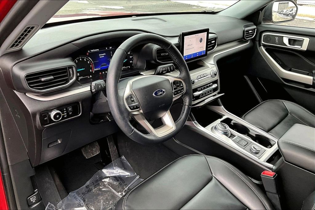 Certified 2022 Ford Explorer XLT w/ Equipment Group 202A image 13