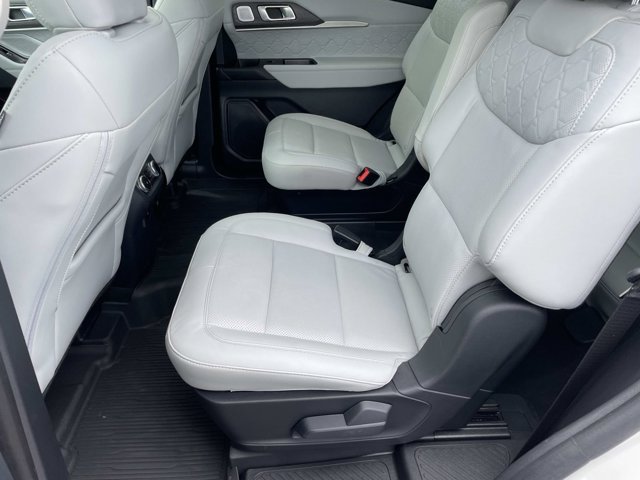 Certified 2025 Ford Explorer Platinum w/ Ultimate Package AWD/4WD image 14