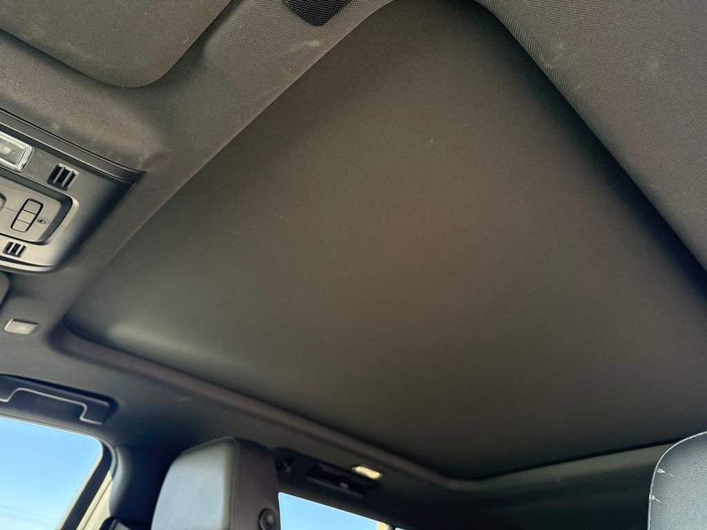 Used 2022 Chevrolet Suburban LT w/ LT Signature Package image 12