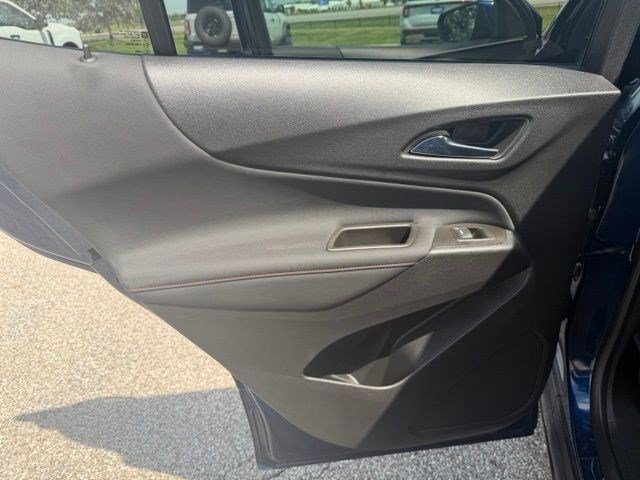 Used 2023 Chevrolet Equinox RS AWD/4WD image 25