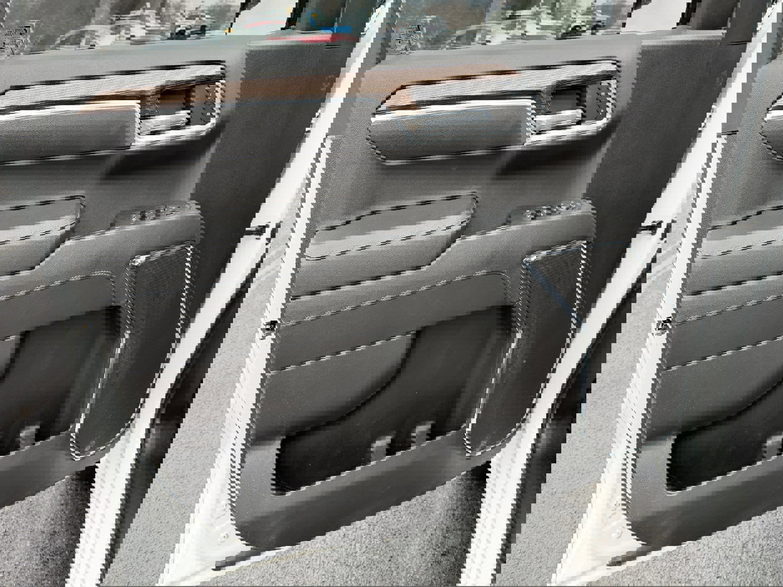 Used 2022 Chevrolet Silverado 1500 LT w/ Z71 Off-Road Package image 19