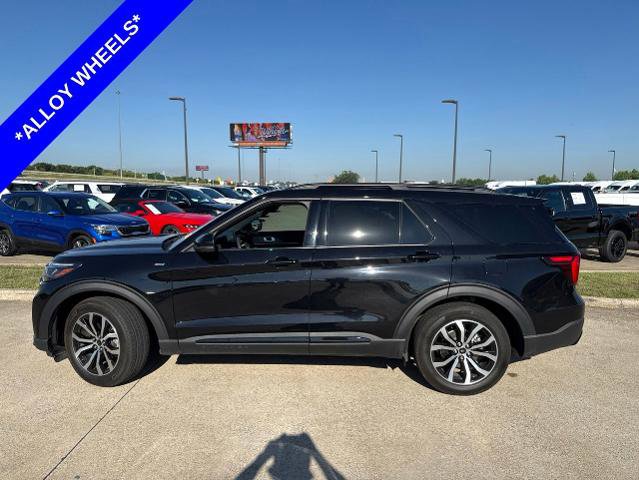 Certified 2025 Ford Explorer ST-Line RWD image 3