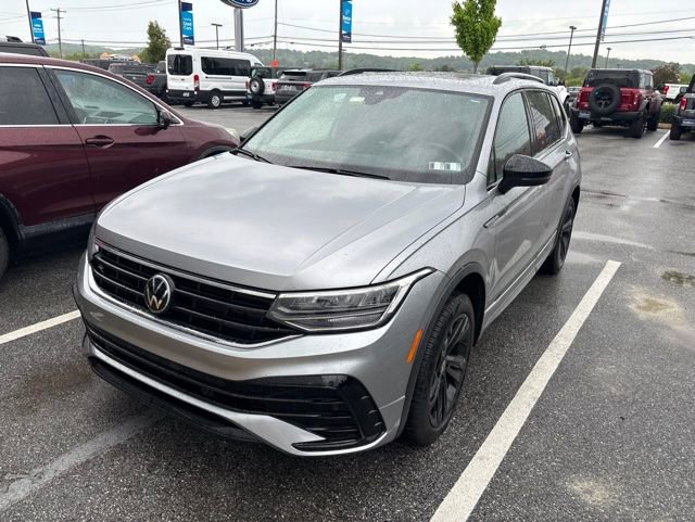 Used 2024 Volkswagen Tiguan SE R-Line AWD/4WD image 13