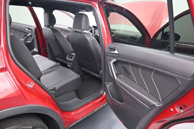 Used 2024 Volkswagen Tiguan SE R-Line FWD image 19