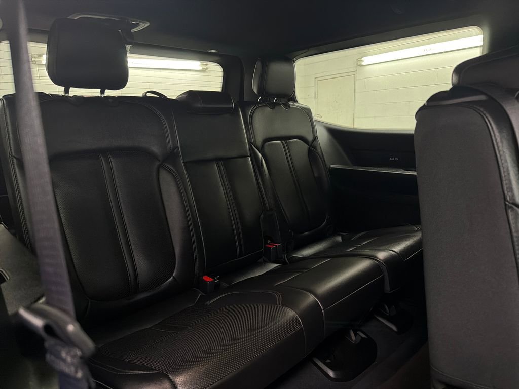 Used 2025 Jeep Wagoneer 4WD image 32