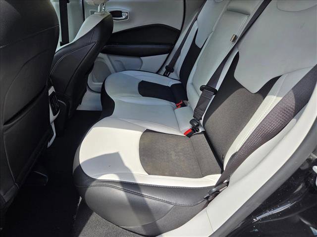 Used 2021 Jeep Compass Latitude w/ Sun and Sound Group AWD/4WD image 17