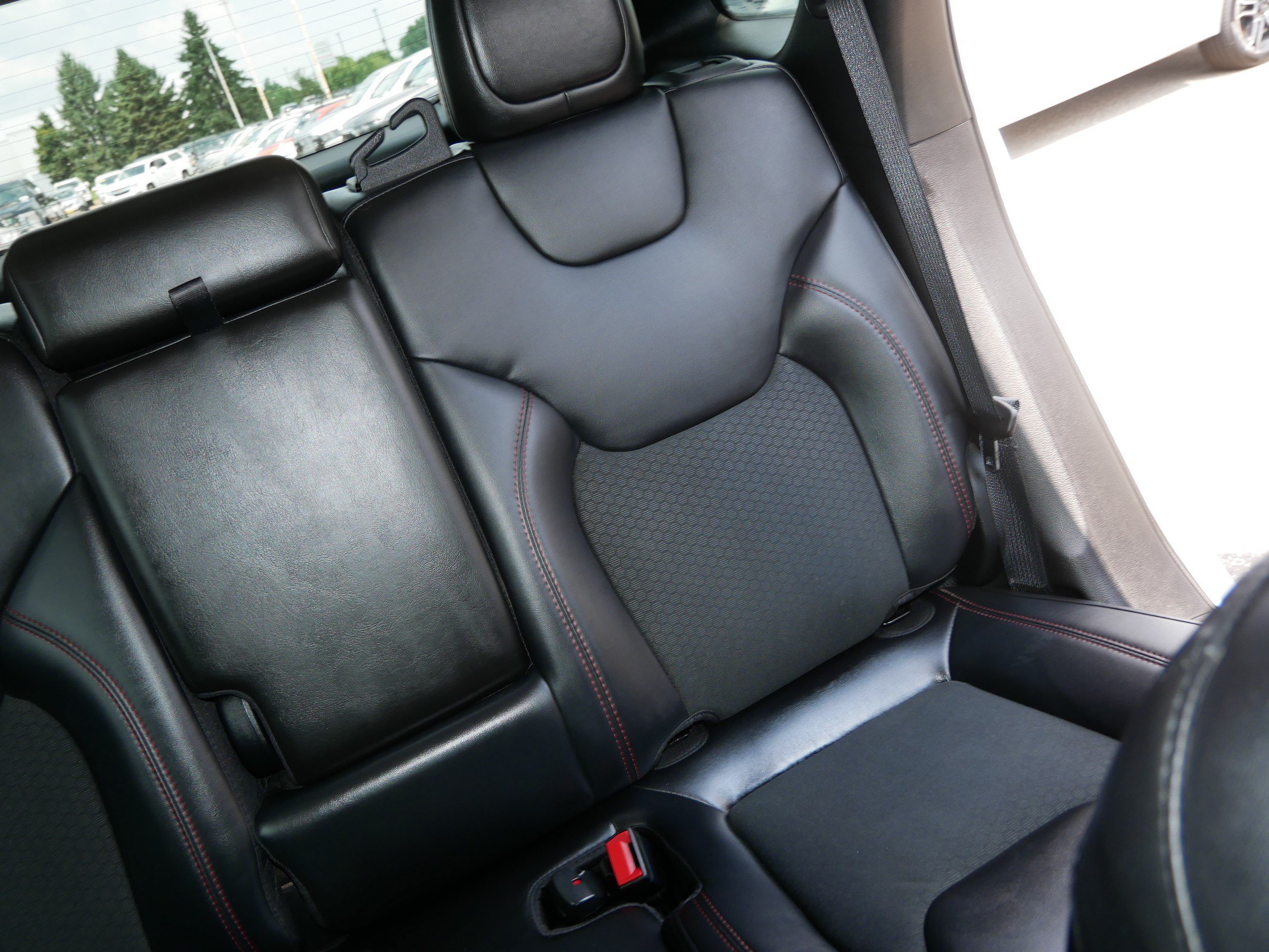 Used 2021 Jeep Cherokee Trailhawk AWD/4WD image 14