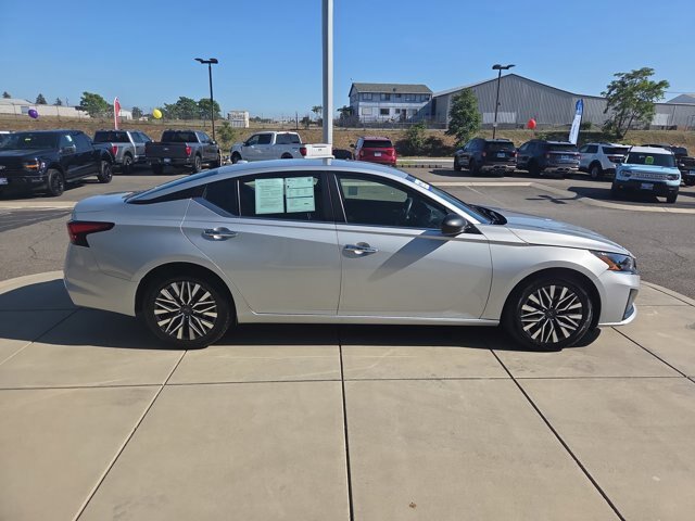 Used 2024 Nissan Altima 2.5 SV FWD image 6