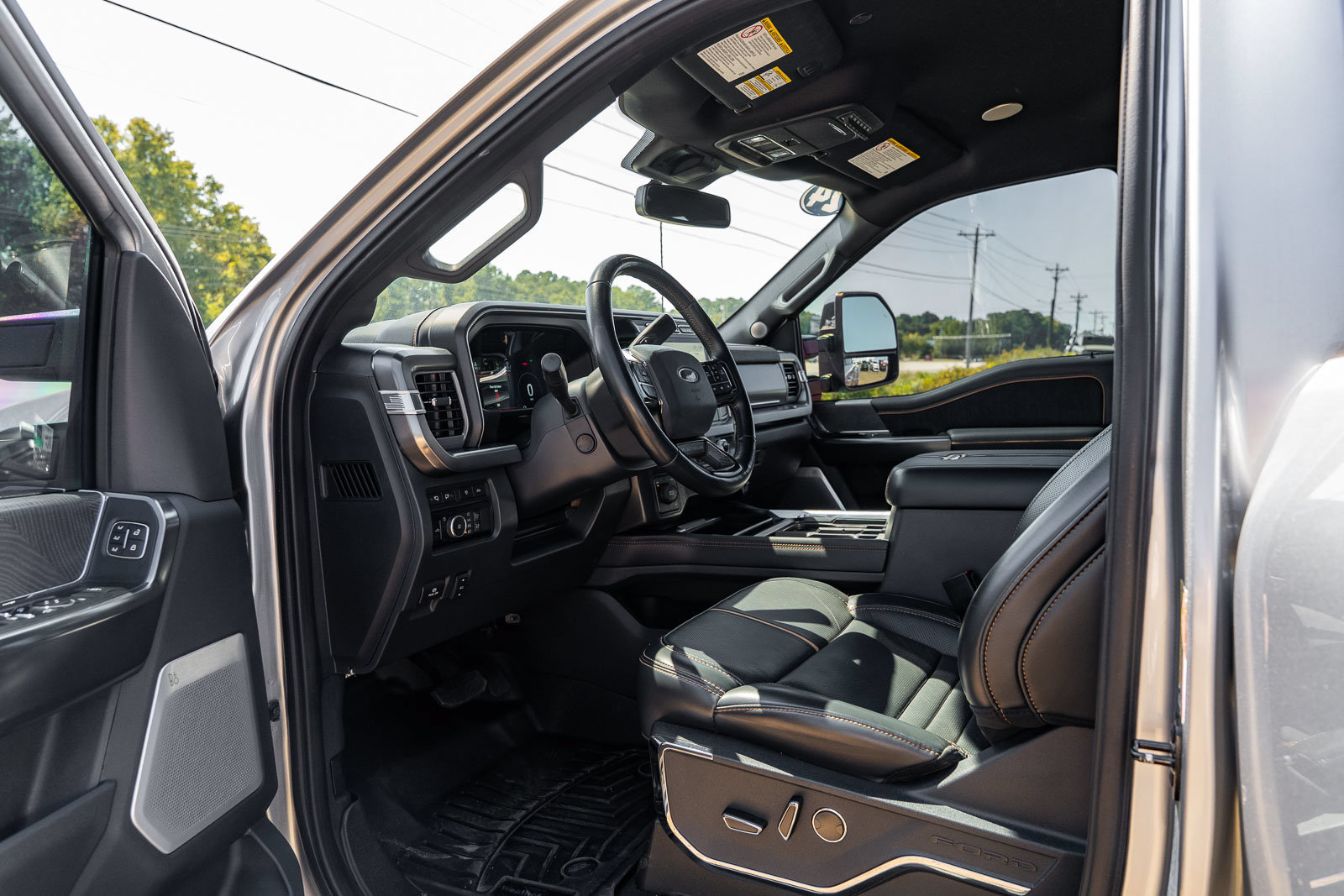 Certified 2024 Ford F450 Platinum w/ FX4 Off-Road Package AWD/4WD image 17