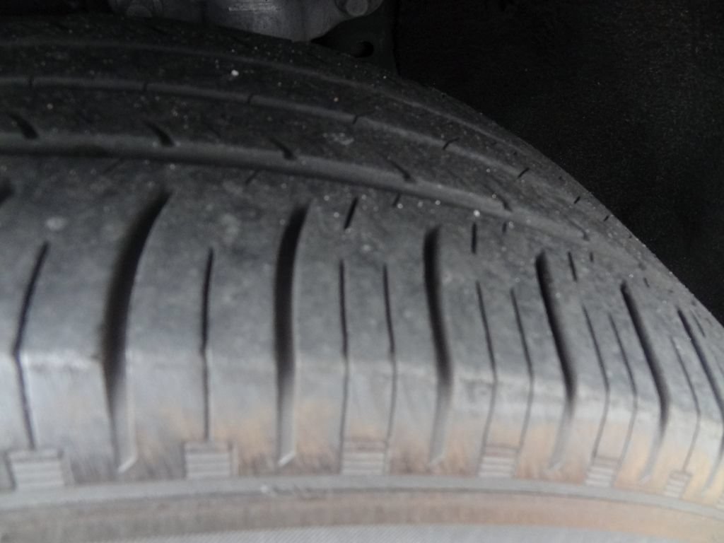 Certified 2024 Ford Explorer XLT RWD image 16