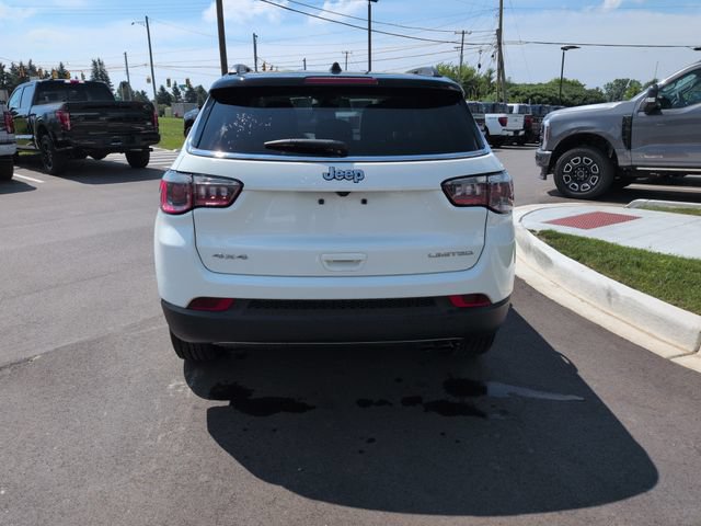 Used 2018 Jeep Compass Limited AWD/4WD image 4
