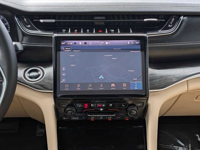 Used 2025 Jeep Grand Cherokee Limited w/ Luxury Tech Group II image 28