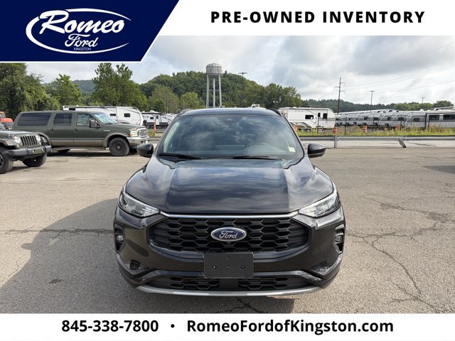 Certified 2023 Ford Escape ST-Line Select w/ Tech Pack #2 AWD/4WD image 2