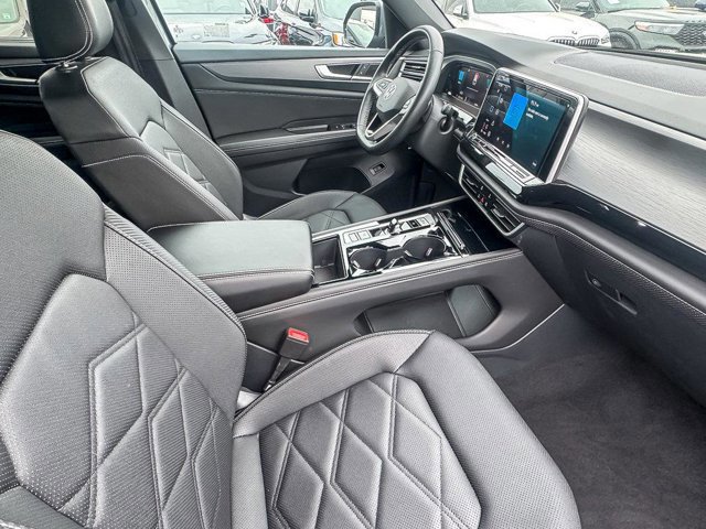 Used 2025 Volkswagen Atlas Cross Sport SE image 30