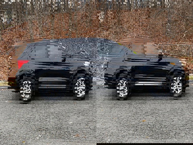 Certified 2023 Ford Explorer XLT w/ Equipment Group 202A image 6