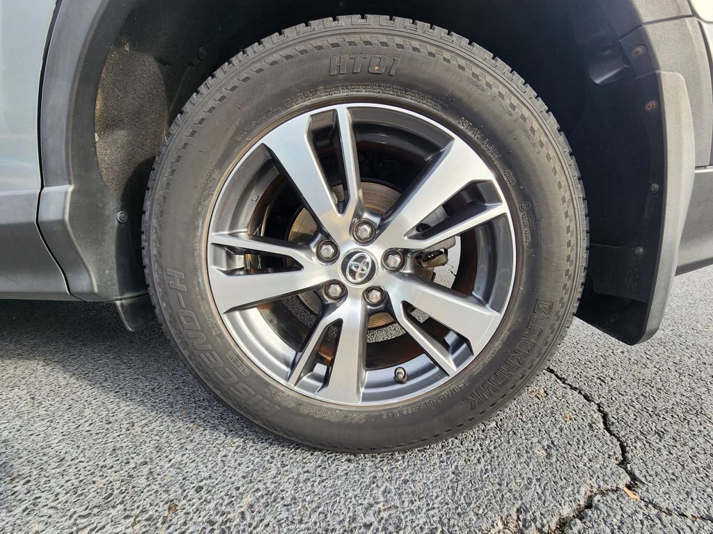 Used 2018 Toyota RAV4 XLE image 21