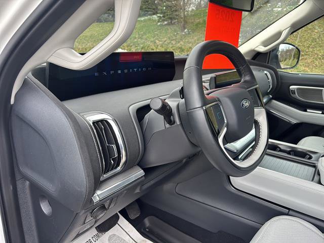 Certified 2025 Ford Expedition Platinum w/ Driver's Package image 13